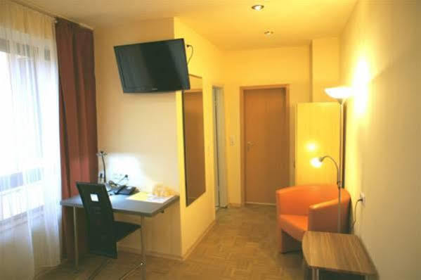 City Hotel Мангейм Экстерьер фото